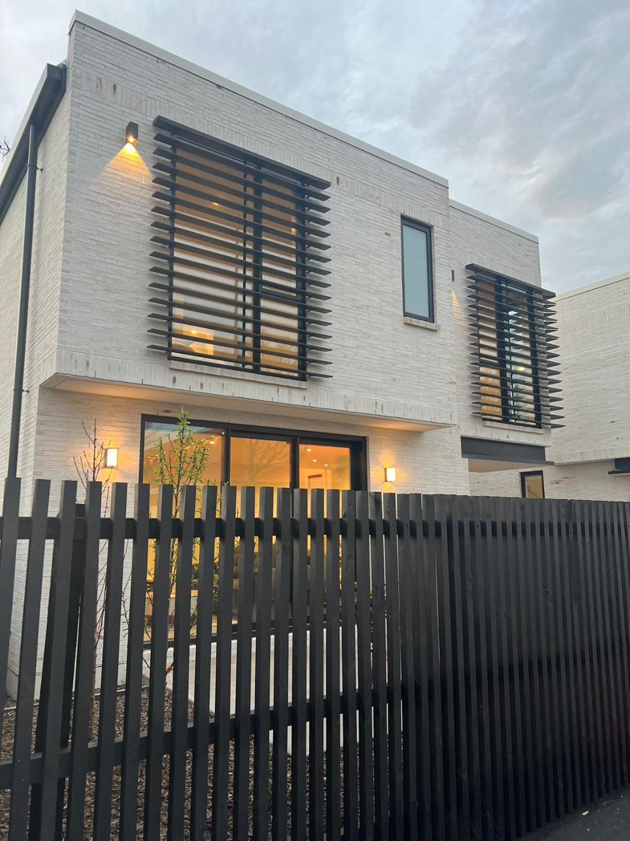 Cbd Contemporary Comfort Townhouse 2 Bed 2Bath كريستتشيرش المظهر الخارجي الصورة